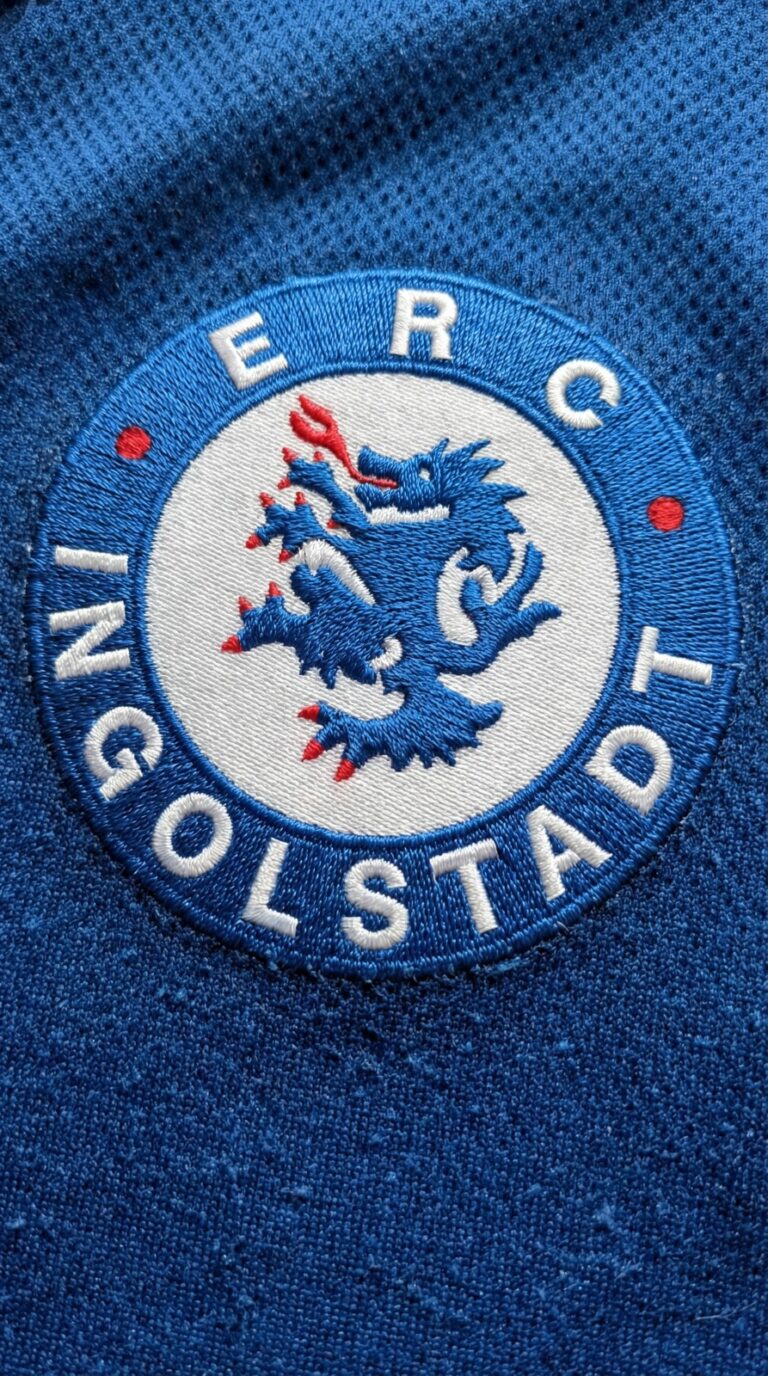 Retro Logo Patch Blau
